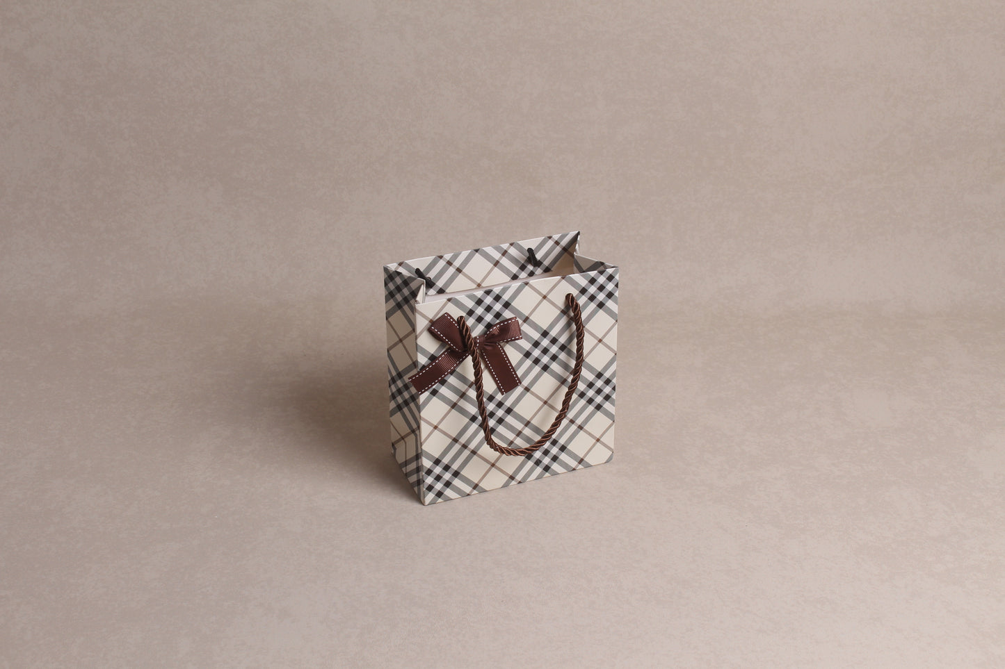 5.5" x 5.75" x 2.75" %bag%