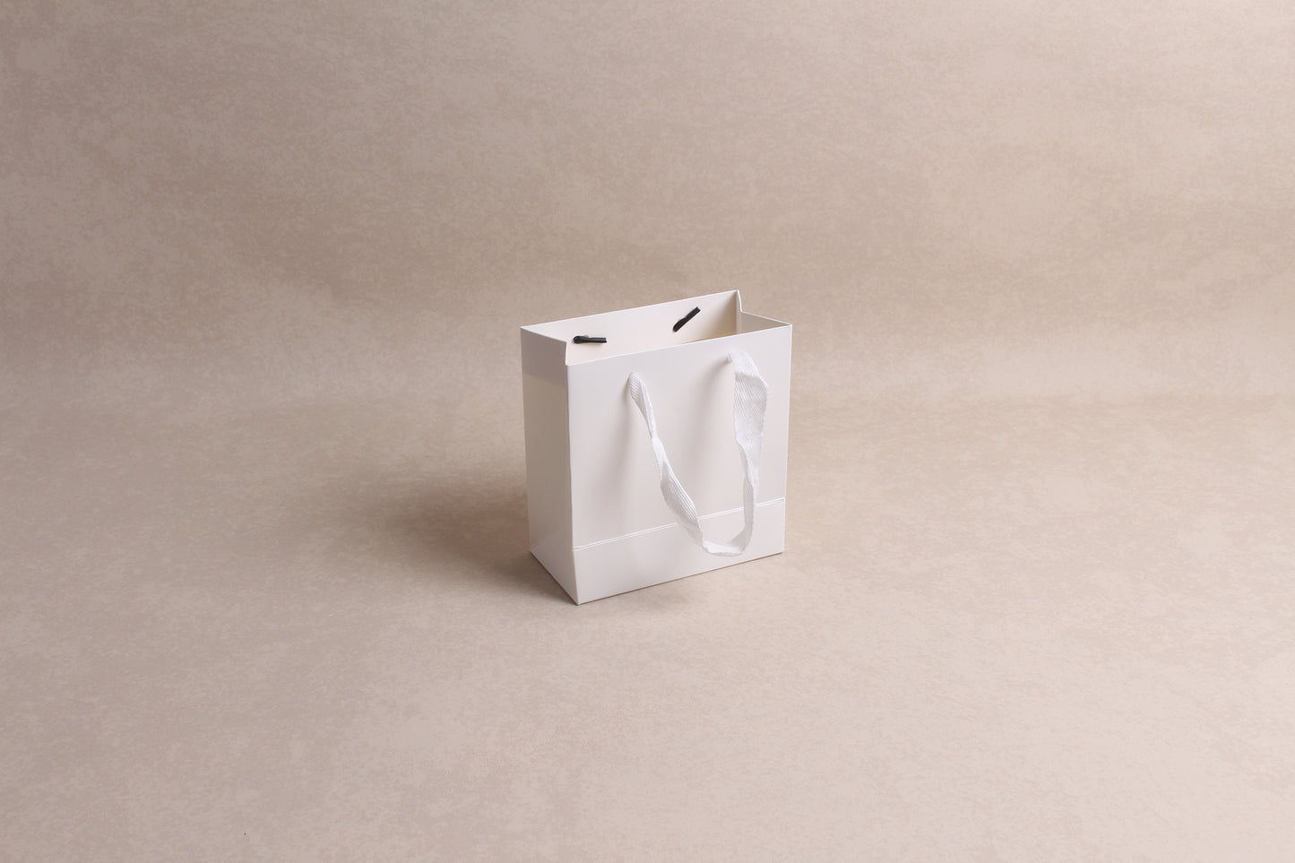 5.5" x 5.75" x 2.75" %bag%