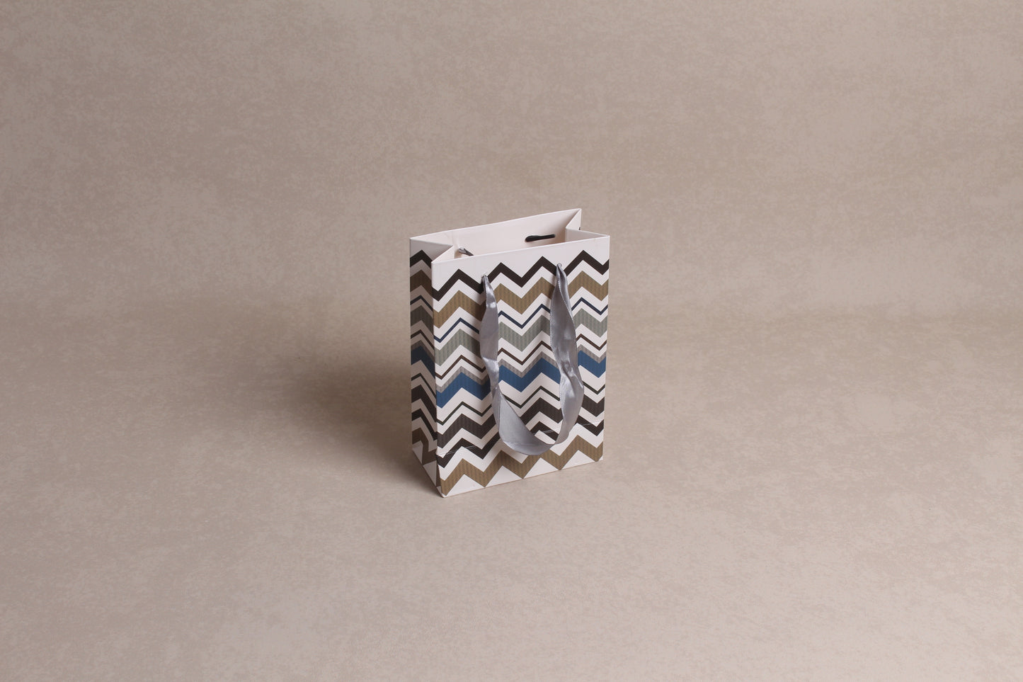 4.75" x 6.5" x 2.25" %bag%