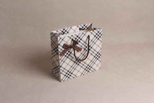 7.75" x 7.75" x 3.5" %bag%
