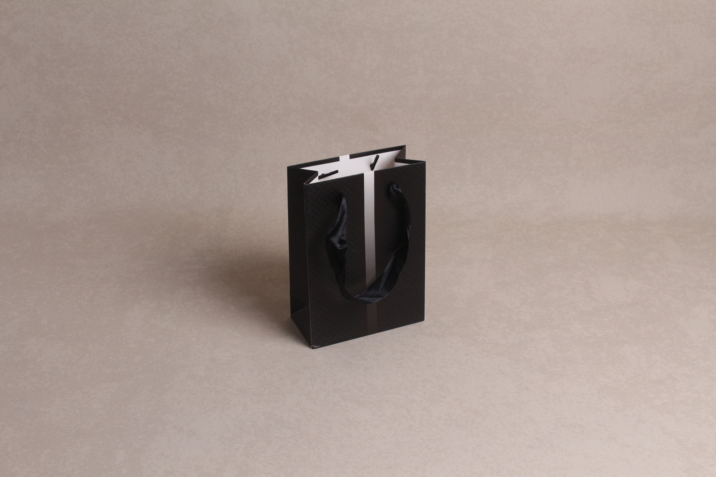 4.75" x 6.5" x 2.25" %bag%