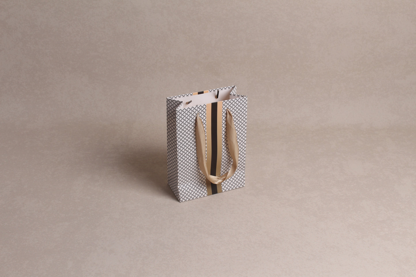 4.75" x 6.5" x 2.25" %bag%