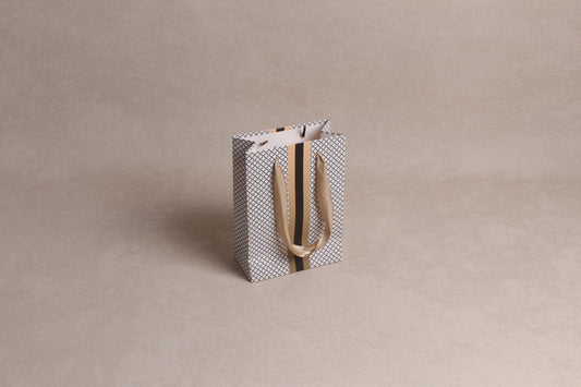 4.75" x 6.5" x 2.25" %bag%