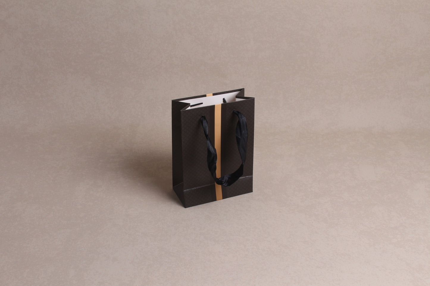 4.75" x 6.5" x 2.25" %bag%
