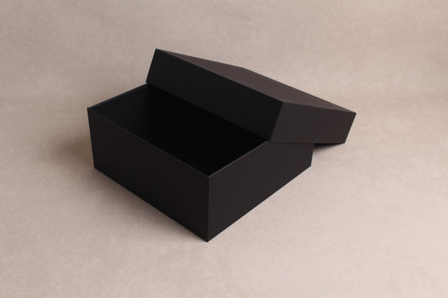 9.25" x 9.25" x 4"
