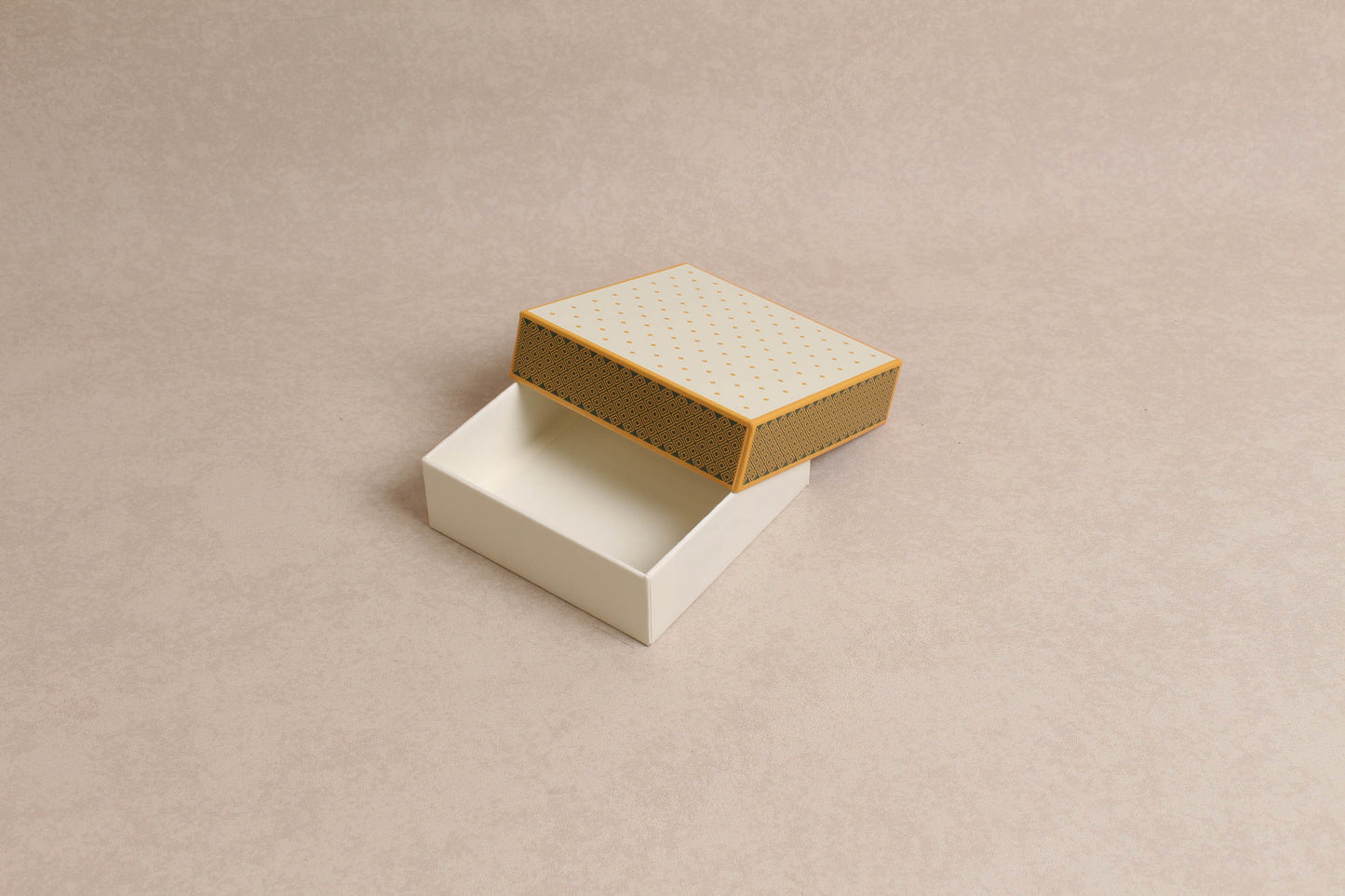 4" x 4" x 1.25"