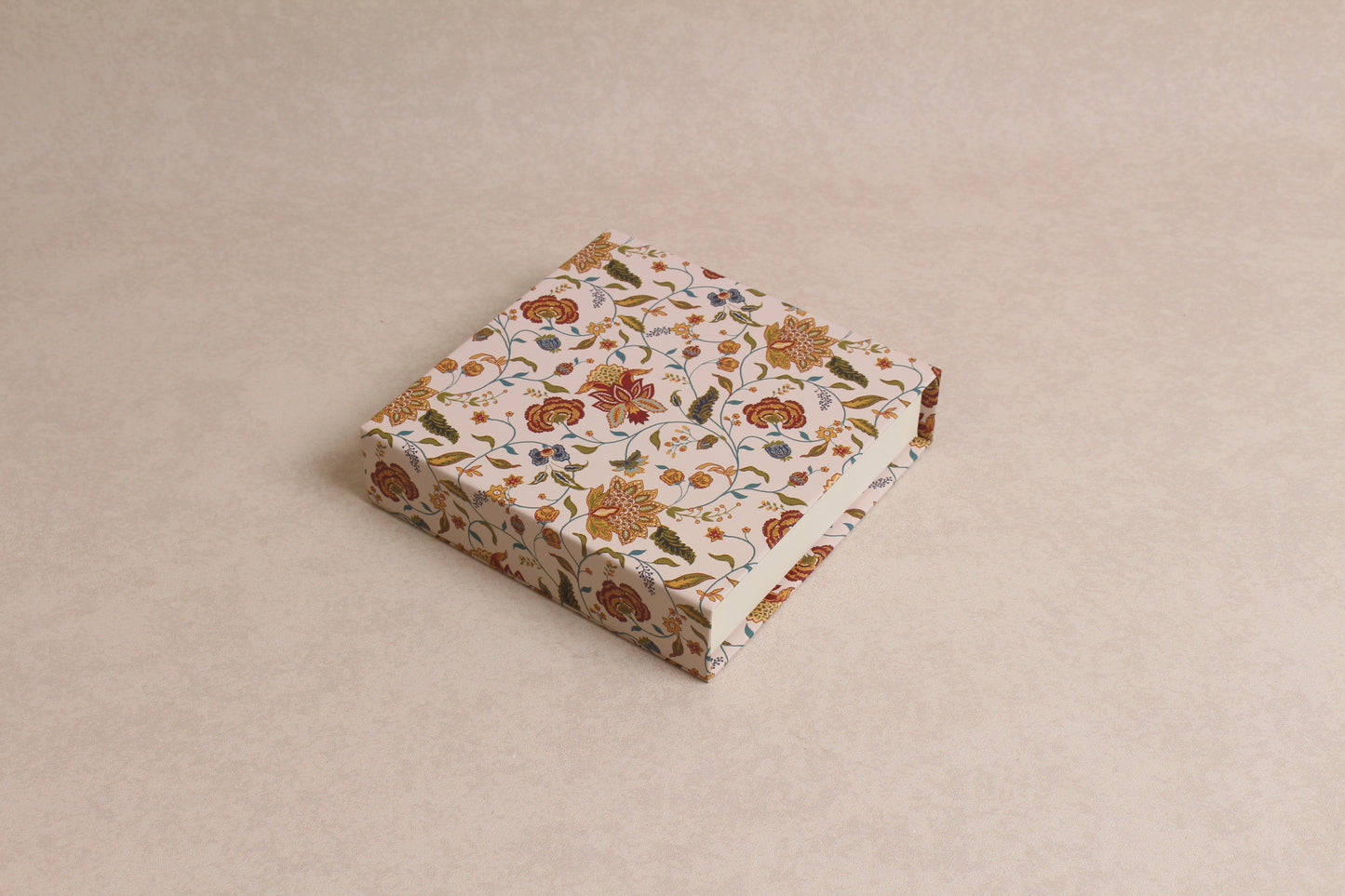 5.75" x 5.75" x 1.25" (9 Piece Chocolate Box) %mag%
