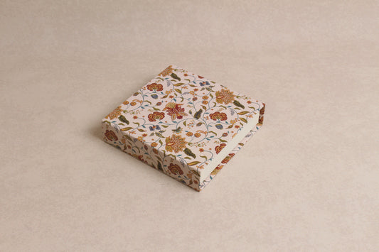 5.75" x 5.75" x 1.25" (9 Piece Chocolate Box) %mag%