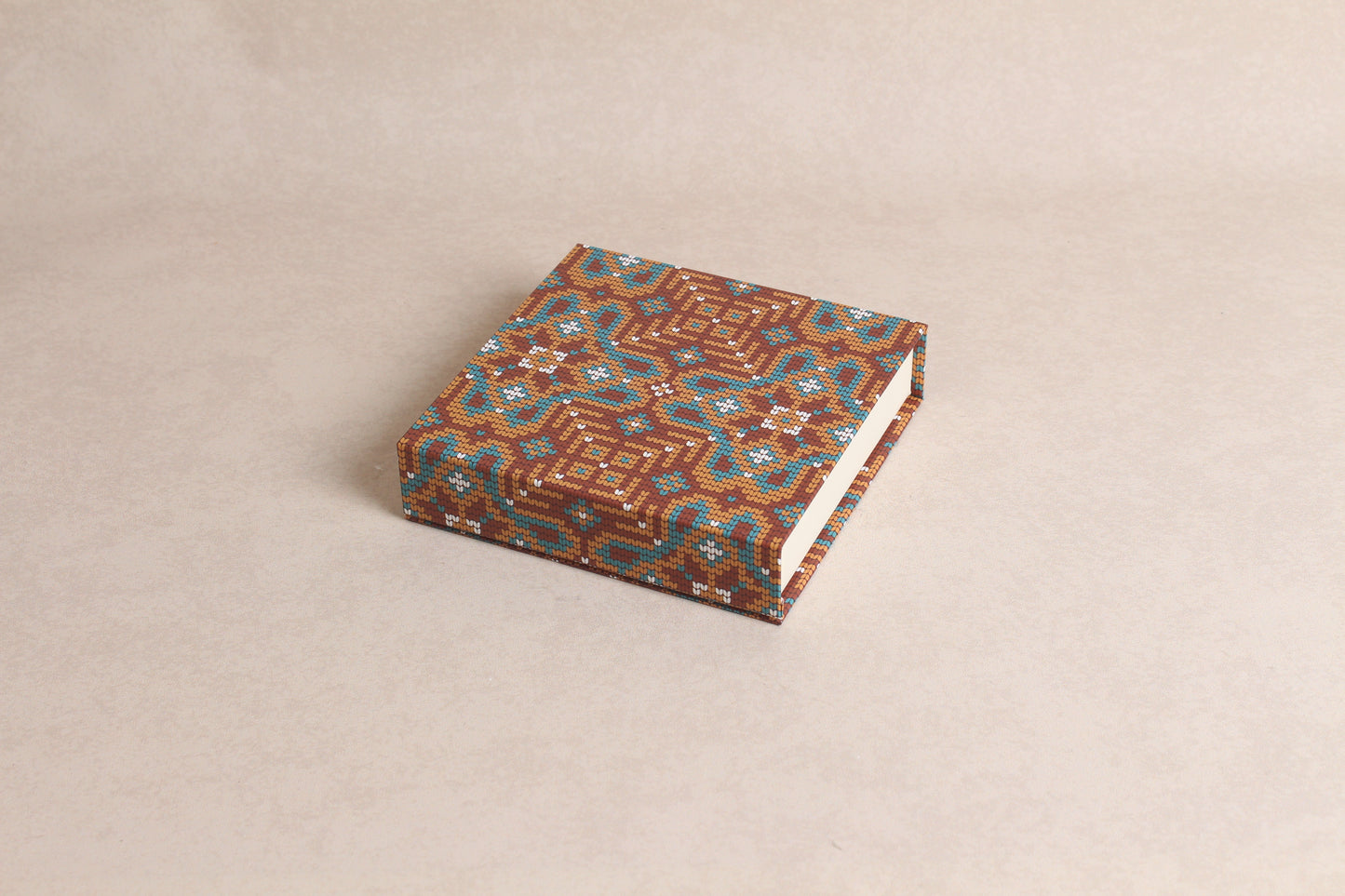 5.75" x 5.75" x 1.25" (9 Piece Chocolate Box) %mag%