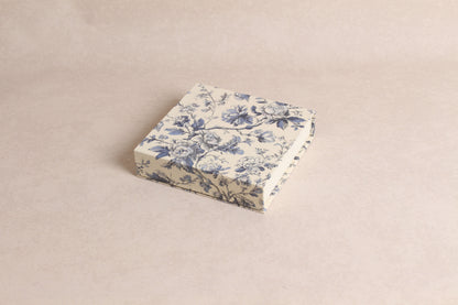 5.75" x 5.75" x 1.25" (9 Piece Chocolate Box) %mag%