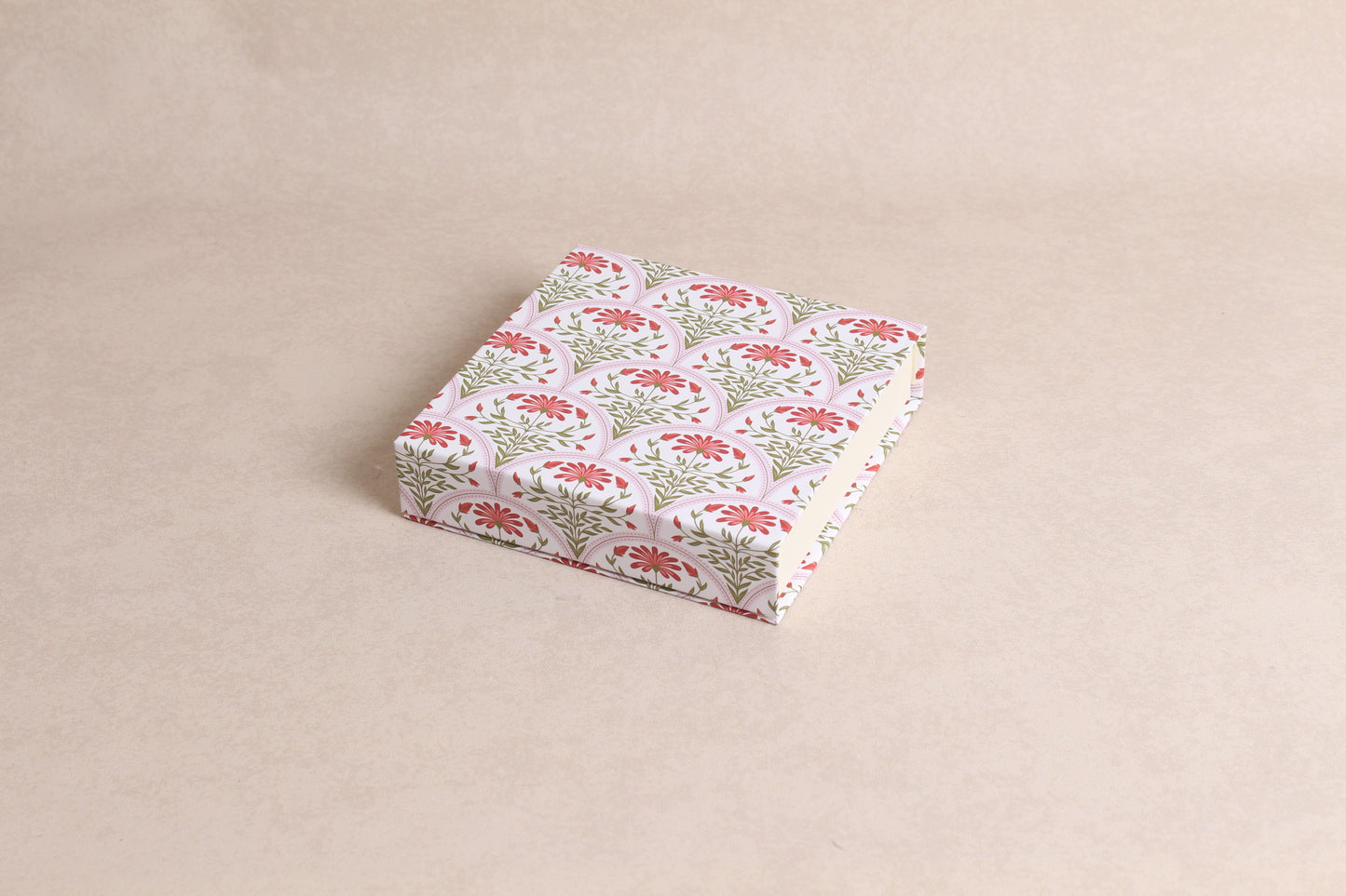 5.75" x 5.75" x 1.25" (9 Piece Chocolate Box) %mag%