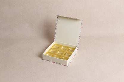 5.75" x 5.75" x 1.25" (9 Piece Chocolate Box) %mag%