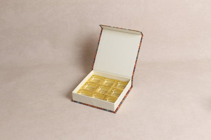 5.75" x 5.75" x 1.25" (9 Piece Chocolate Box) %mag%