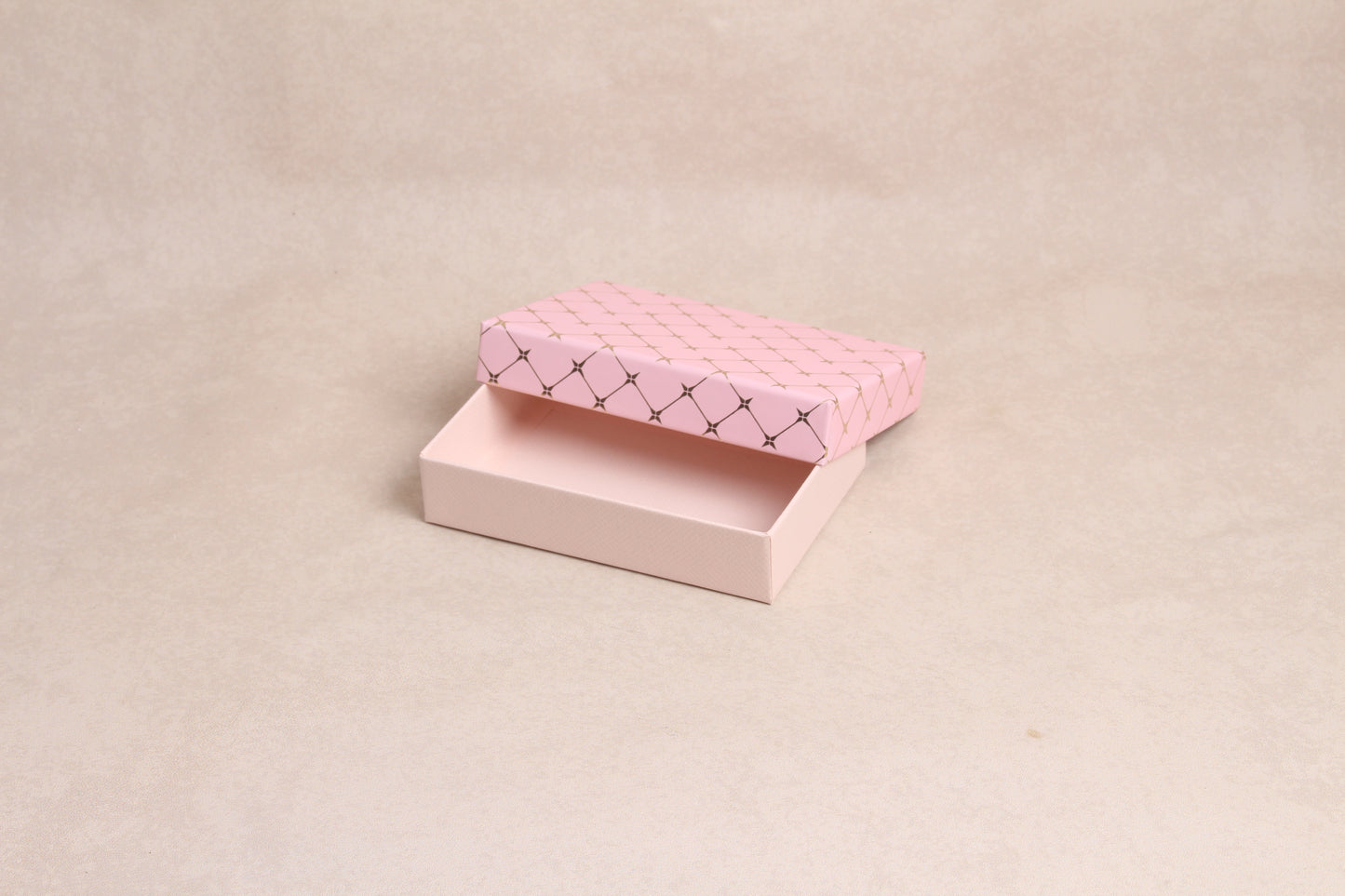 5.75" x 4" x 1.25" ( 6 Piece Chocolate Box )