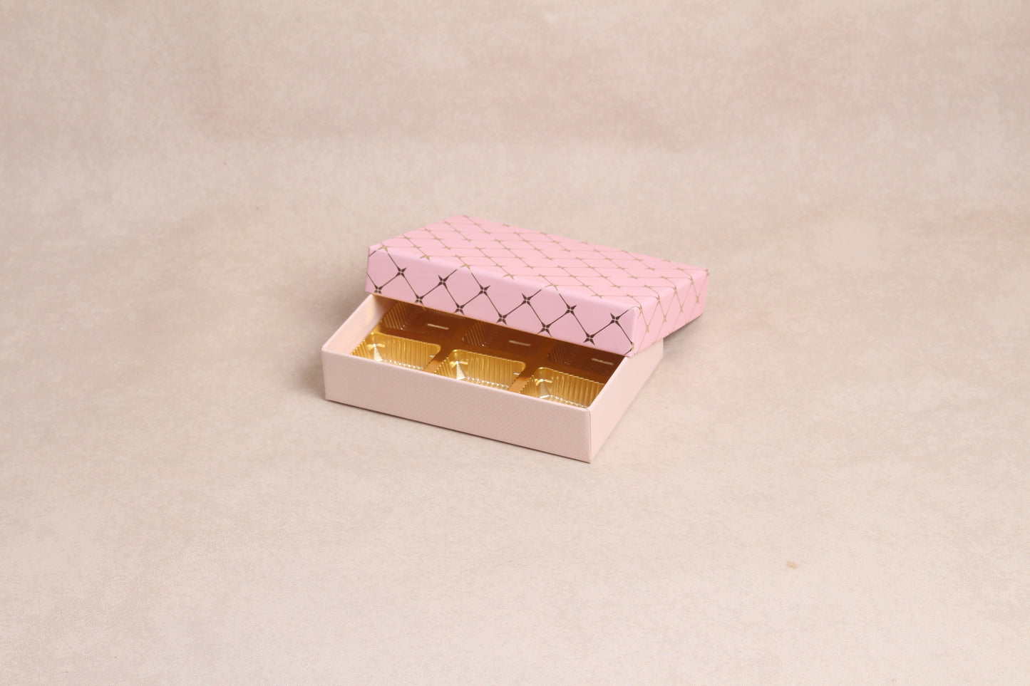 5.75" x 4" x 1.25" ( 6 Piece Chocolate Box )