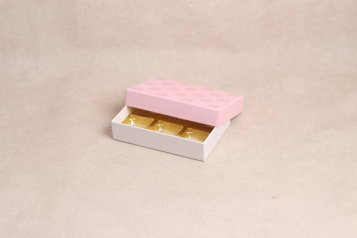 5.75" x 4" x 1.25" ( 6 Piece Chocolate Box )