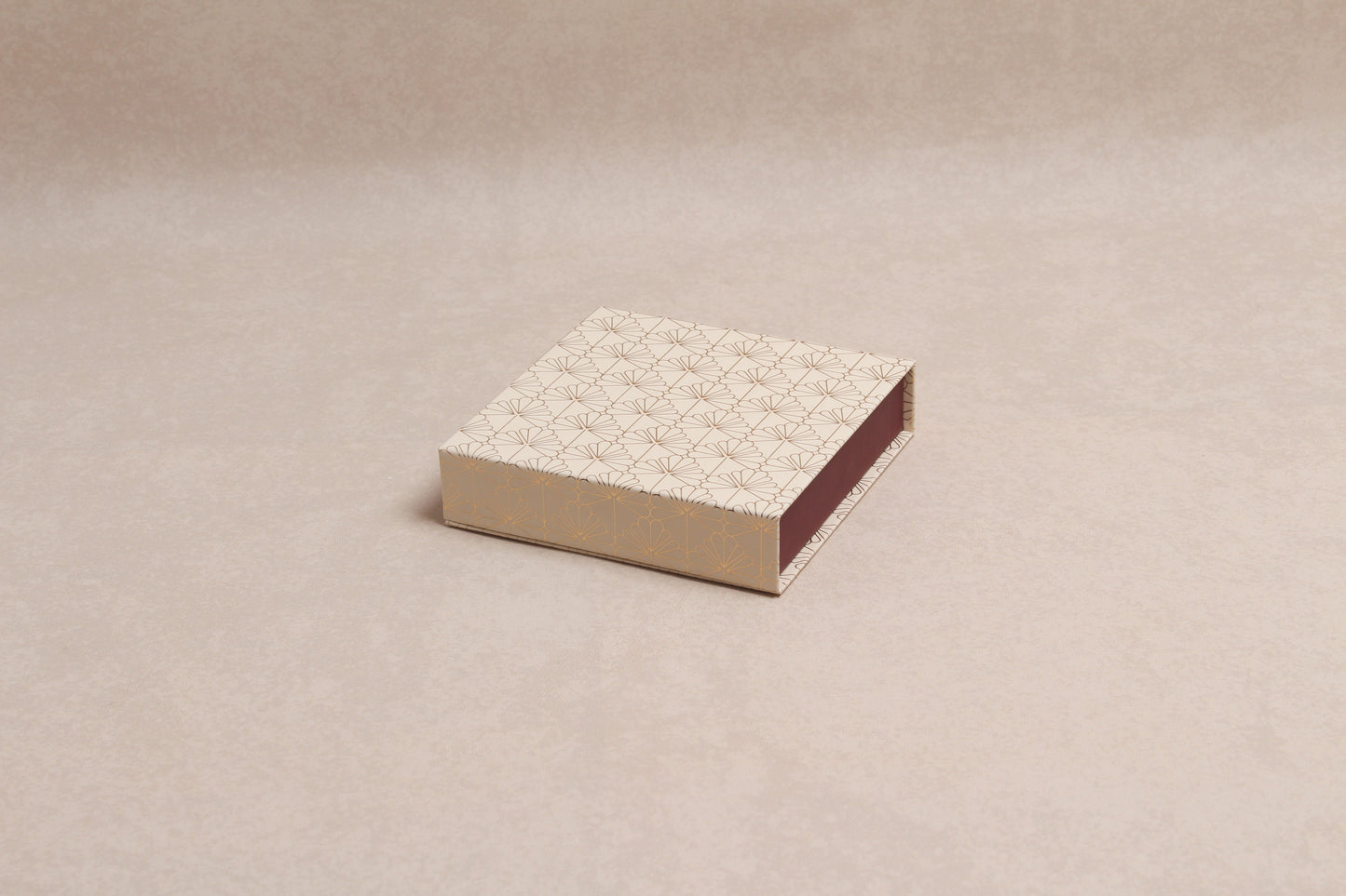 5.75" x 5.75" x 1.25" %mag%