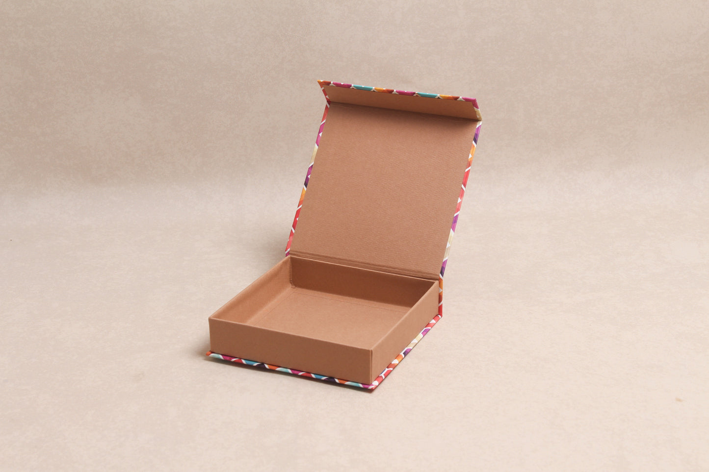 5.75" x 5.75" x 1.25" %mag%