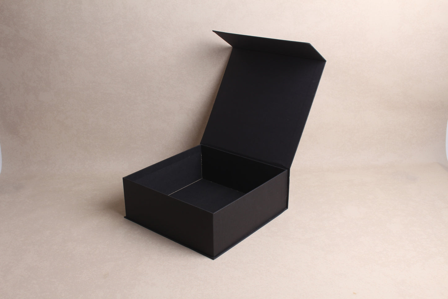 9.75" x 9.75" x 3.75" %mag%